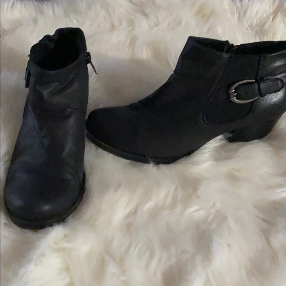 Bare traps booties